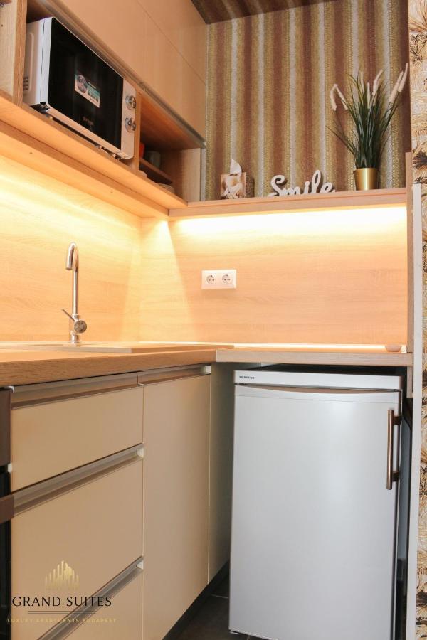 Grand Suites Corvin Budapeste Exterior foto